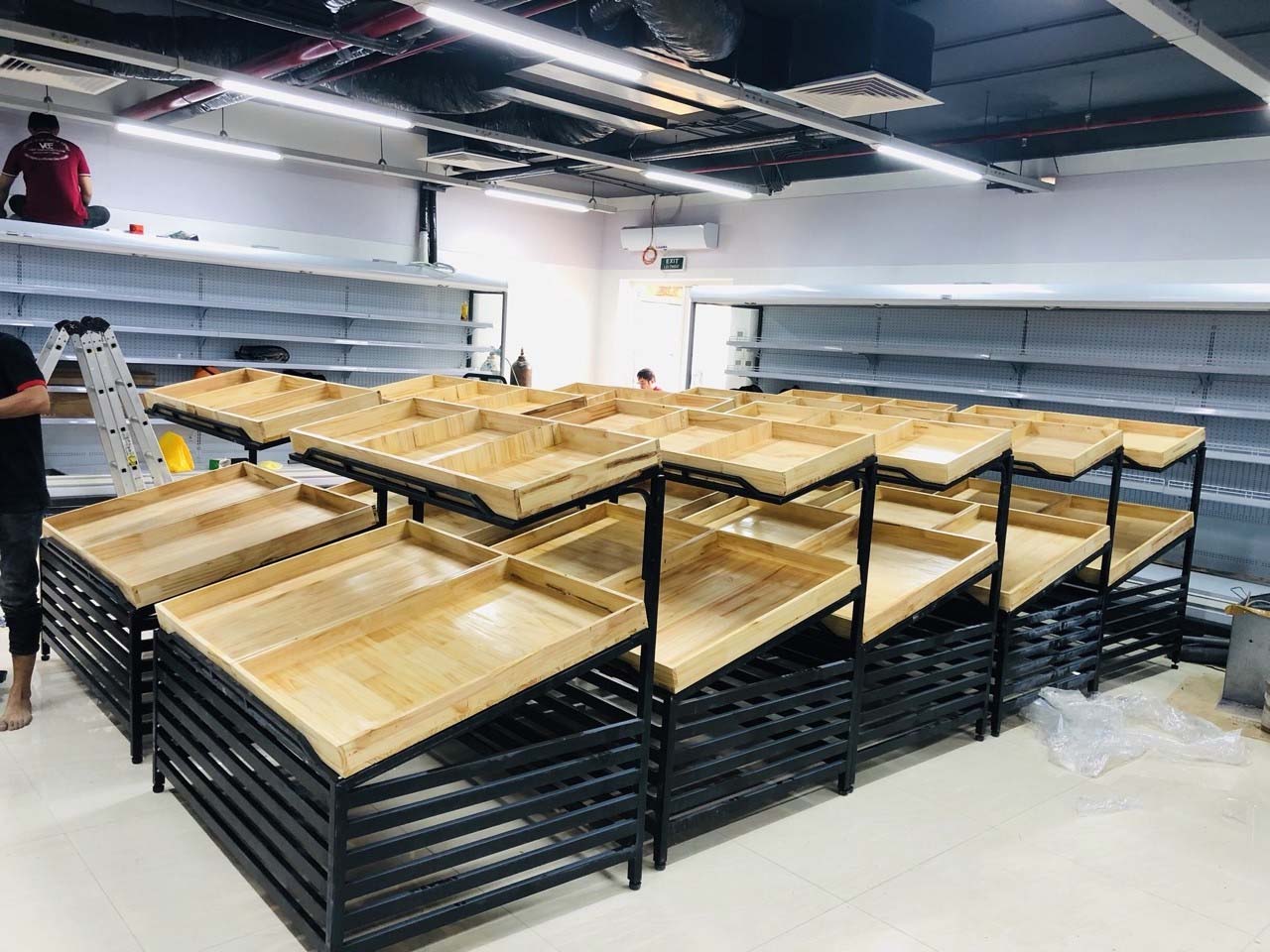 kệ siêu thị làm bằng gỗ kệ siêu thị làm bằng gỗ