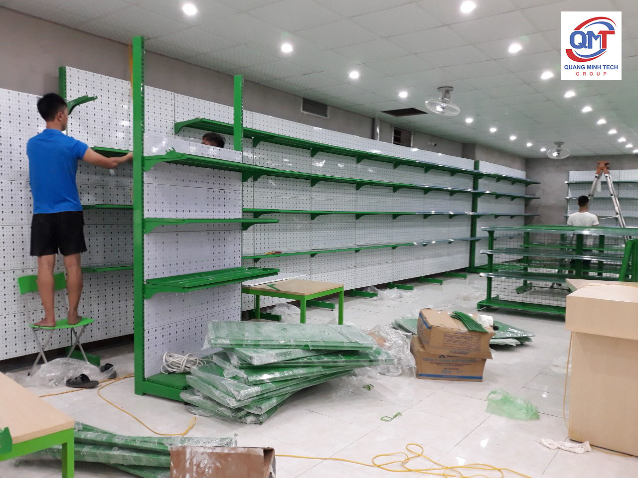 kệ siêu thị tôn đục lỗ kệ siêu thị tôn đục lỗ