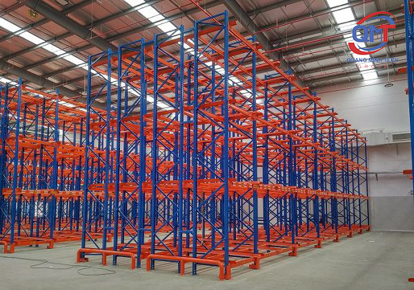 Kệ trượt Pallet là gì? Đặc điểm, cấu tạo, thông số, báo giá