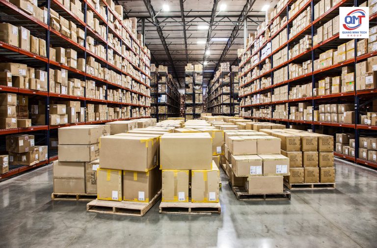kho bãi chứa hàng logistics