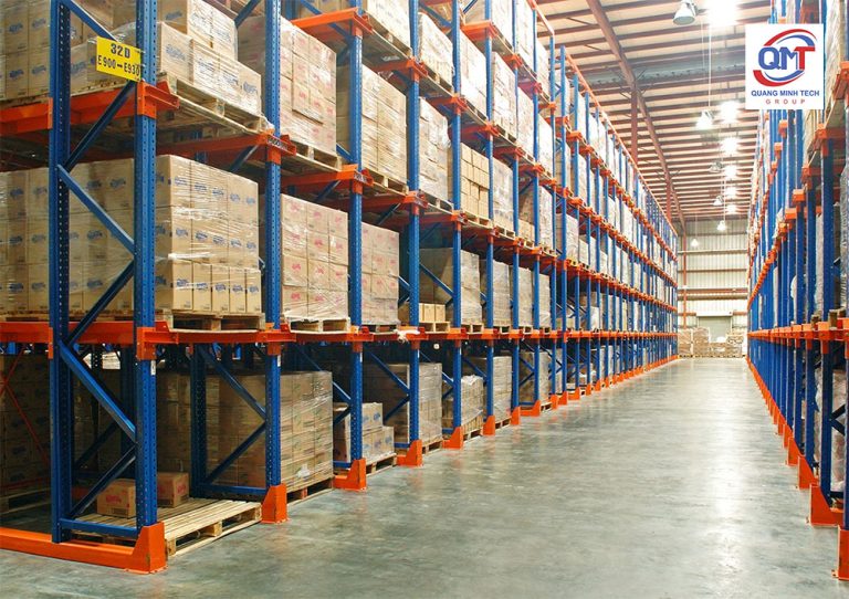 thiết kế lối đi giữa các kệ trong kho