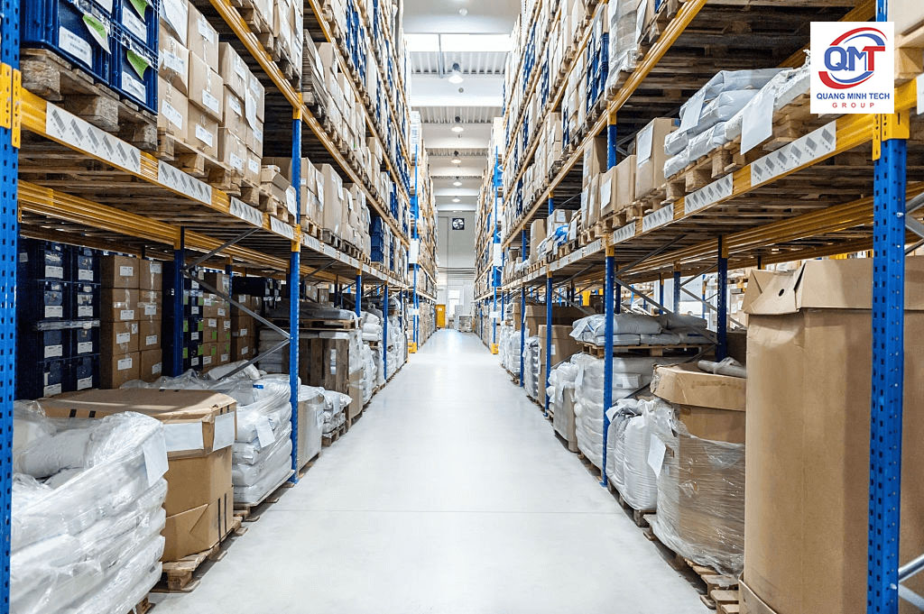 xếp hàng lên kệ pallet xếp hàng lên kệ pallet