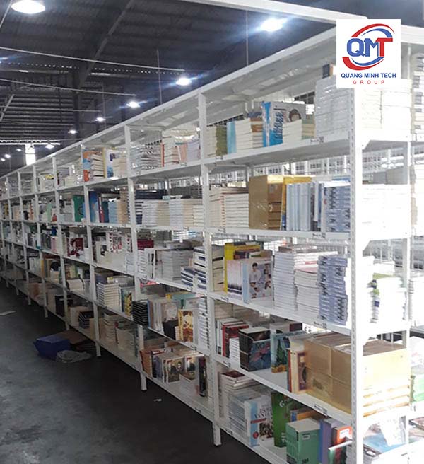 Kệ trưng bày sách báo lưng lưới